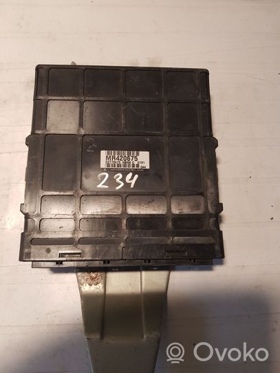 Mitsubishi Eclipse Calculateur moteur ECU MR420675