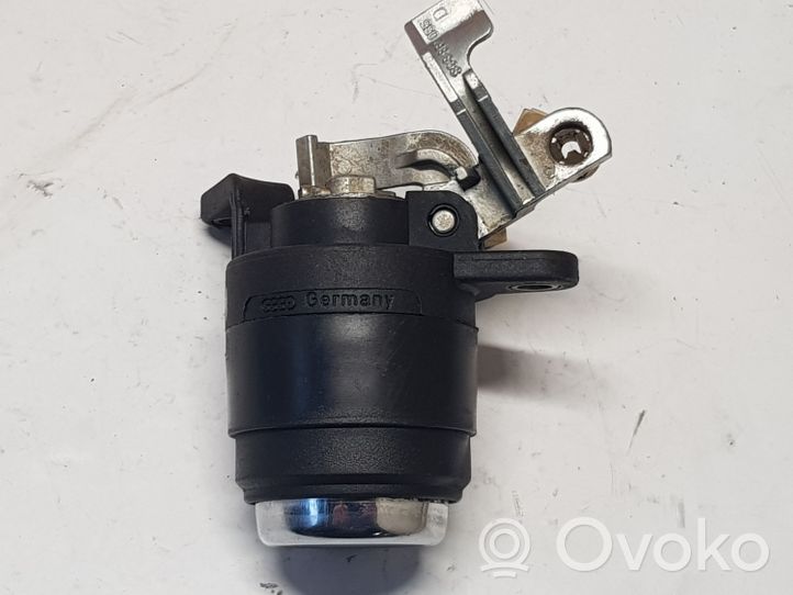 Audi 200 Takaluukun ulkopuolinen lukko 893862055