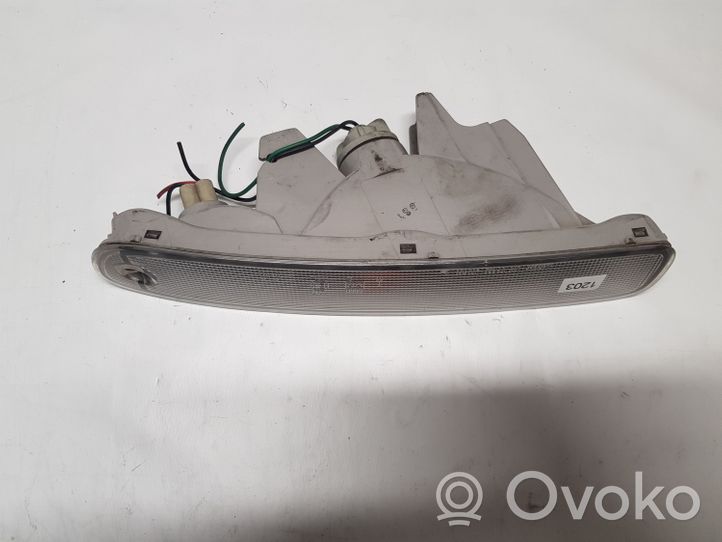 Mazda 323 F Indicatore di direzione anteriore 21061708