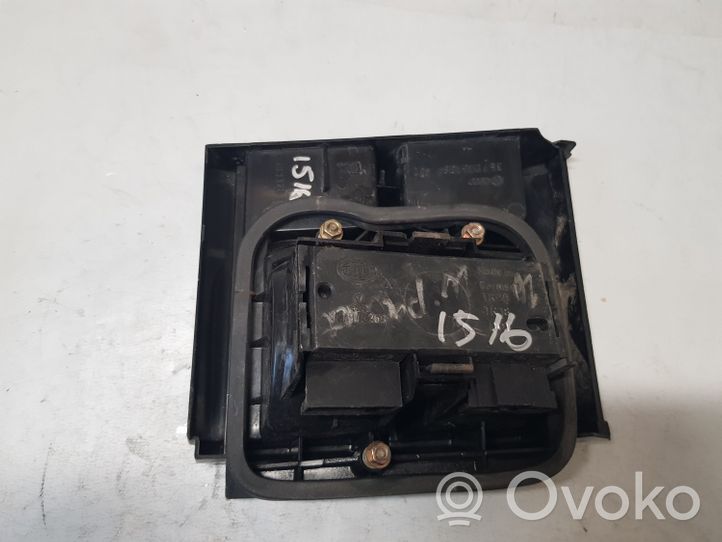 Volkswagen PASSAT B3 Luci posteriori del portellone del bagagliaio 357945108B