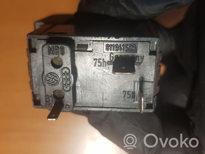 Audi 80 90 B2 Bouton de dégivrage pare-brise 811941503