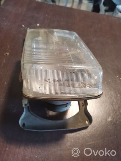 Volkswagen PASSAT B2 Lampa przednia 301124502