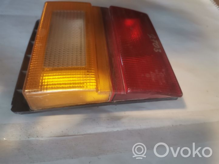 Audi 200 Lampy tylnej klapy bagażnika 443945225