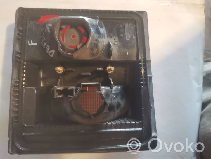 Audi 80 90 B2 Lampy tylnej klapy bagażnika 445945093