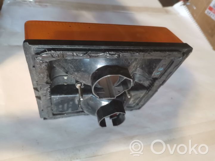 Audi 80 90 B2 Lampy tylnej klapy bagażnika 811945226