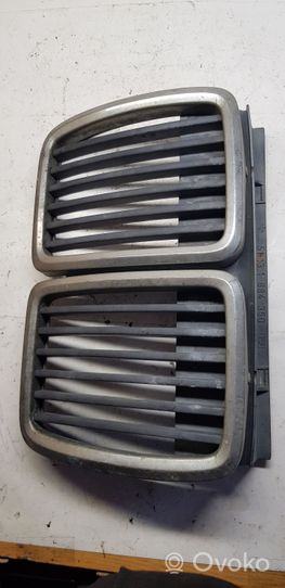 BMW 3 E30 Atrapa chłodnicy / Grill 51131884350