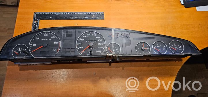 Audi 100 S4 C4 Spidometras (prietaisų skydelis) 88311178