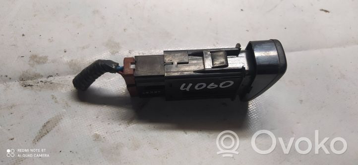 Honda HR-V Przycisk / Przełącznik ogrzewania szyby przedniej / czołowej M17071