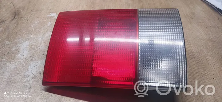 Audi 80 90 S2 B4 Lampy tylnej klapy bagażnika 8a0945093j