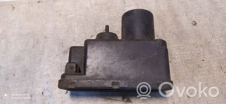 Audi 100 200 5000 C3 Alipainepumppu 443862257B