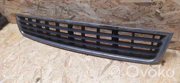 Audi A4 S4 B6 8E 8H Grille inférieure de pare-chocs avant 8E0807647