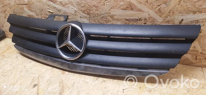 Mercedes-Benz A W169 Maskownica / Grill / Atrapa górna chłodnicy 1698800083