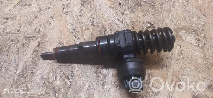 Volkswagen PASSAT B5 Fuel injector 045130073t