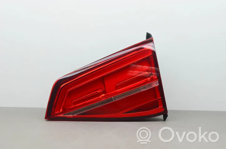 Volkswagen Jetta VI Lampy tylnej klapy bagażnika 5C6945308H