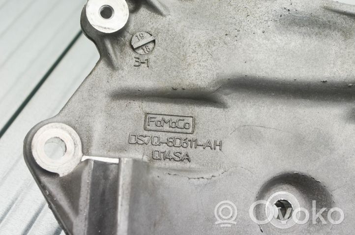 Ford Kuga II Generator/alternator bracket DS7Q8D611AH