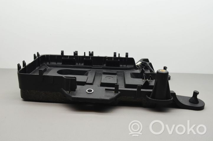 Volkswagen Jetta VI Vassoio scatola della batteria 1K0915333