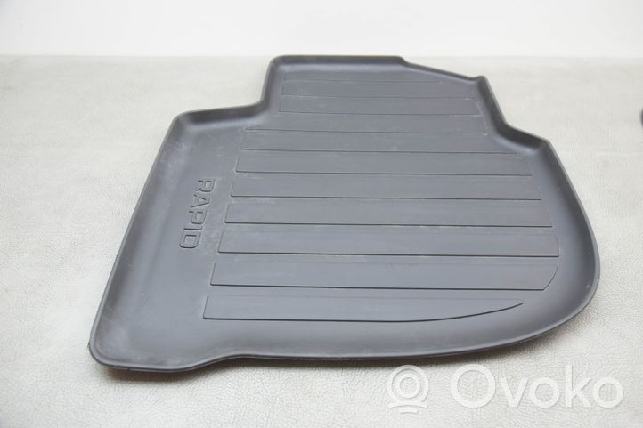 Skoda Rapid (NH) Kit tapis de sol auto 5JB061550