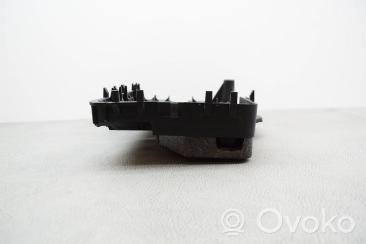 Volkswagen Jetta VI Support boîte de batterie 1K0915333