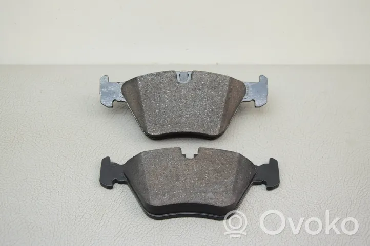 BMW 5 E39 Brake pads (front) 34116761280