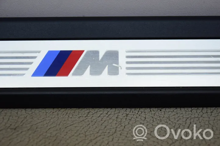 BMW X4 G02 Muu kynnyksen/pilarin verhoiluelementti 7393397