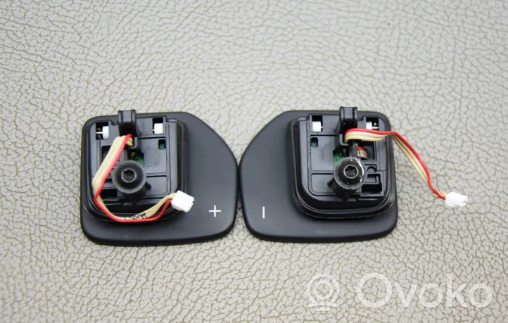 Audi Q7 4L Steering wheel buttons/switches 4H0951523D