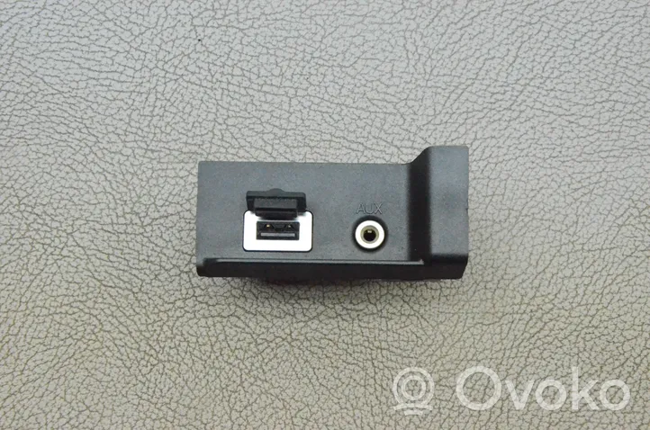 Volvo V60 Connettore plug in AUX 31285608