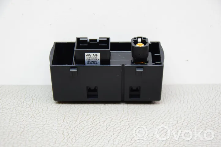 Audi A3 S3 8V AUX in-socket connector 5Q0035736A