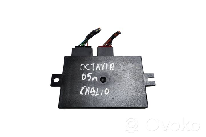 Skoda Octavia Mk2 (1Z) Priekabos kablio valdymo blokas 8P0907383