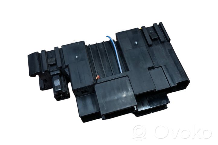 Nissan Navara D40 Module de fusibles 71545226