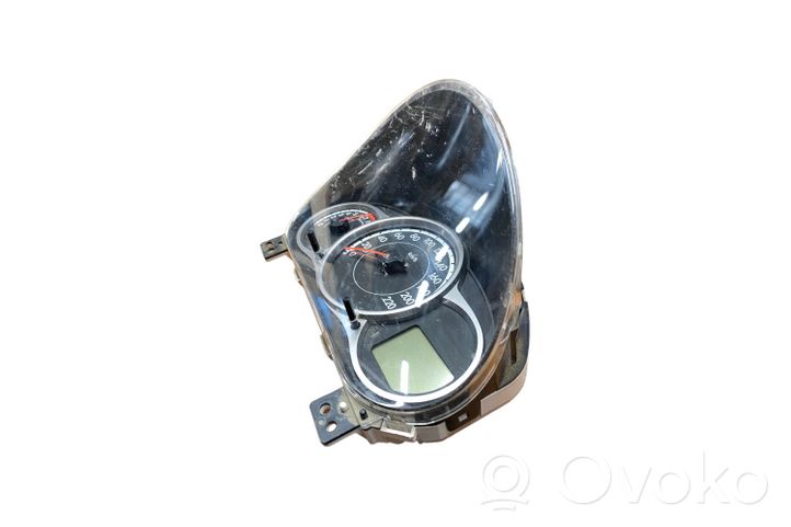 Mazda 2 Spidometras (prietaisų skydelis) DVDP75