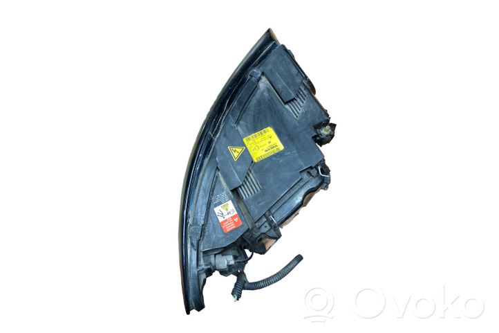 Volvo S40 Lampa przednia 30698877