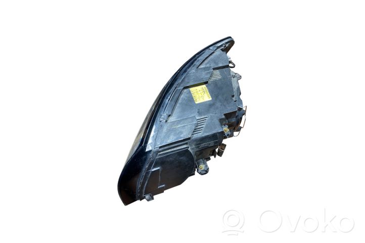 Volvo S40 Lampa przednia 31213185