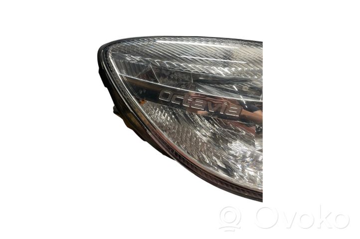 Skoda Octavia Mk2 (1Z) Lampa przednia 7L6941329B