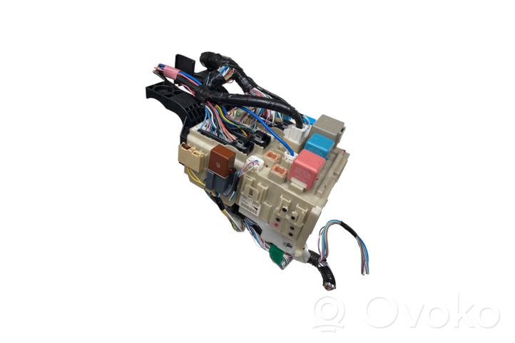 Toyota Urban Cruiser (XP110) Module de fusibles 8273052F20