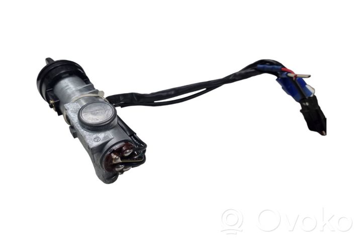 Subaru Forester SF Cerradura de encendido 88213FC000