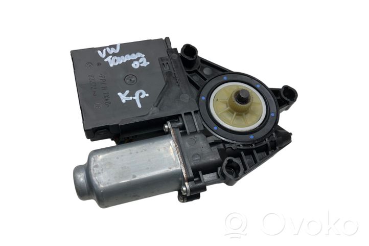 Volkswagen Touran I Moteur de lève-vitre de porte avant 1T0959701M