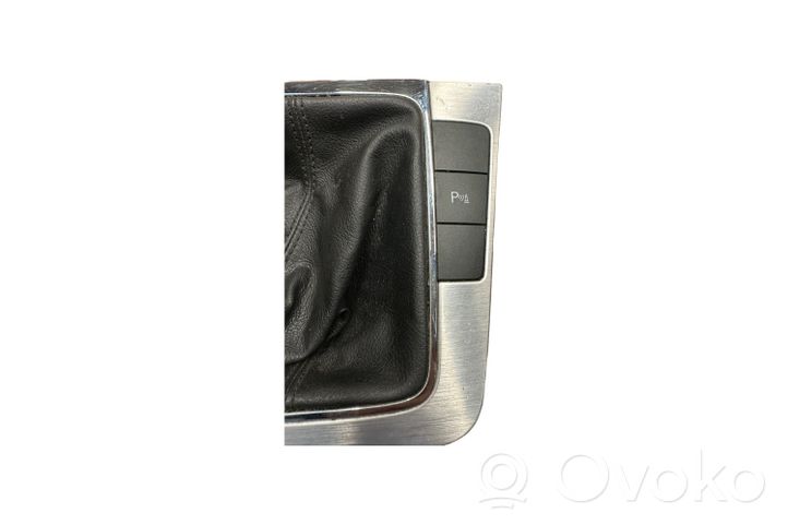 Volkswagen PASSAT B6 Revêtement pommeau de levier de vitesses cuir 3C0864263A