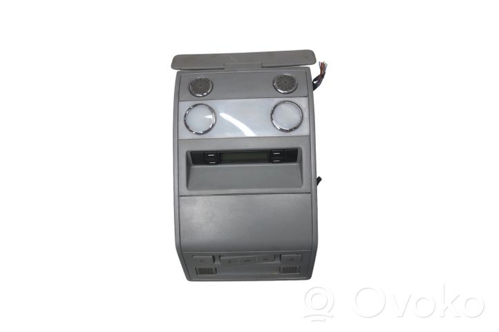 Volkswagen Touareg I Luz del asiento delantero 7L0868403