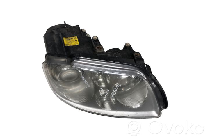 Volkswagen Touran I Lampa przednia 1T0941032K