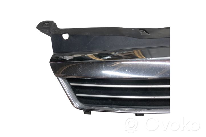 Opel Astra H Griglia superiore del radiatore paraurti anteriore 13225780