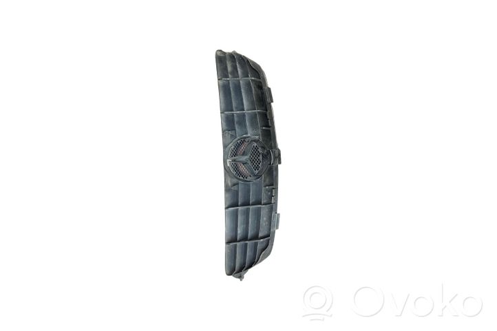 Mercedes-Benz CLK A209 C209 Grille calandre supérieure de pare-chocs avant A2098800023