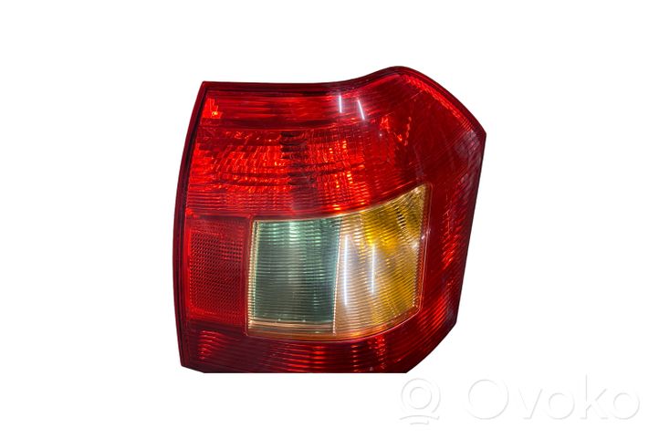 Toyota Corolla E120 E130 Lampa tylna E110459