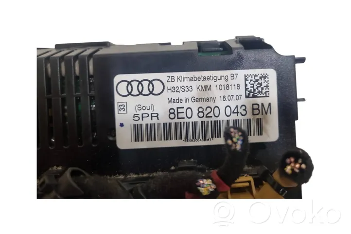 Audi A4 S4 B7 8E 8H Gaisa kondicioniera / klimata kontroles / salona apsildes vadības bloks (salonā) 8E0820043BM