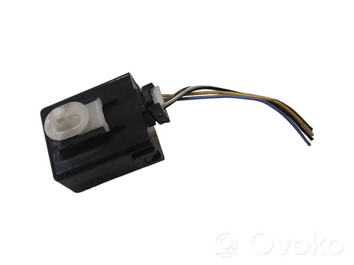 Peugeot iOn Rear light relay 8624A004