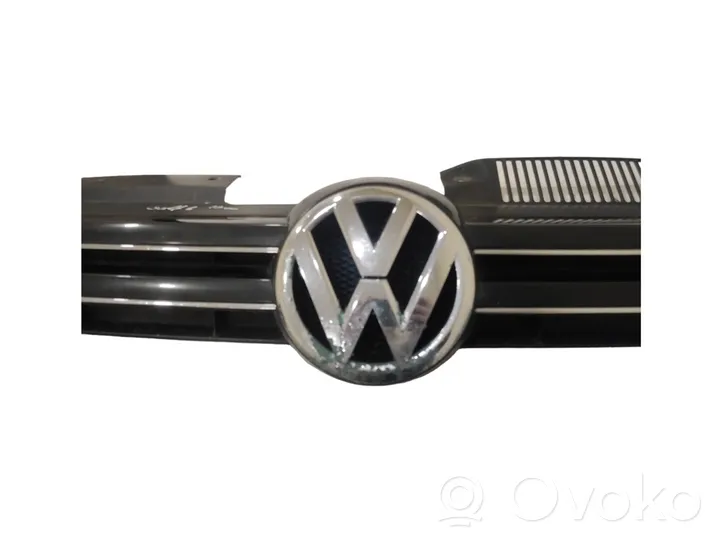 Volkswagen Golf VI Rejilla superior del radiador del parachoques delantero 1K9853653A