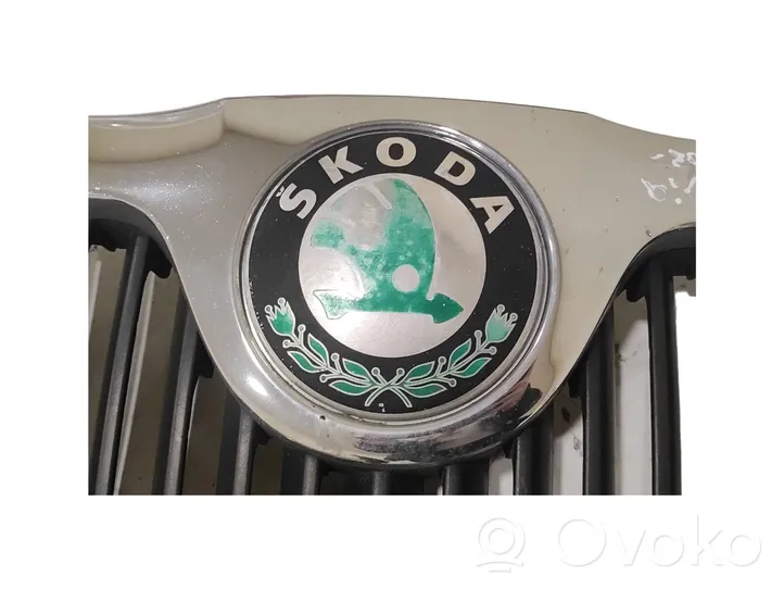 Skoda Octavia Mk2 (1Z) Grille de calandre avant 1Z0853668