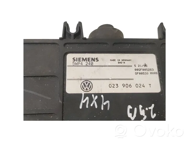 Volkswagen Transporter - Caravelle T4 Sterownik / Moduł ECU 023906024T