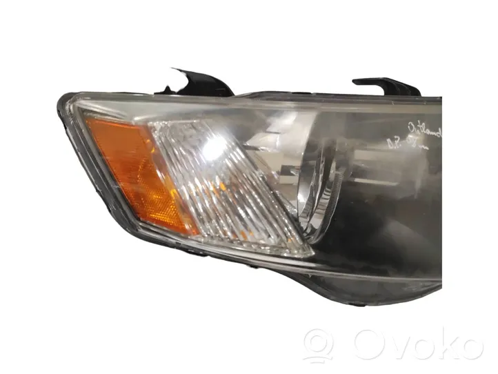 Mitsubishi Outlander Lampa przednia 