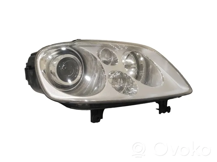 Volkswagen Touran I Lampa przednia 0301205272