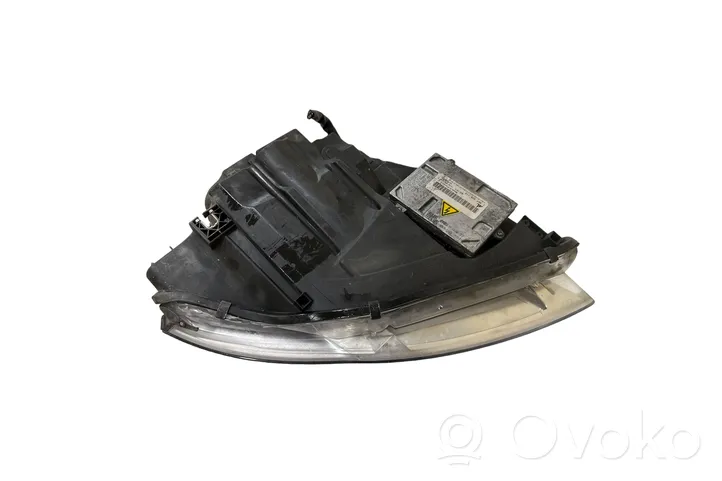 Audi A4 S4 B7 8E 8H Lampa przednia 8E0941003BM